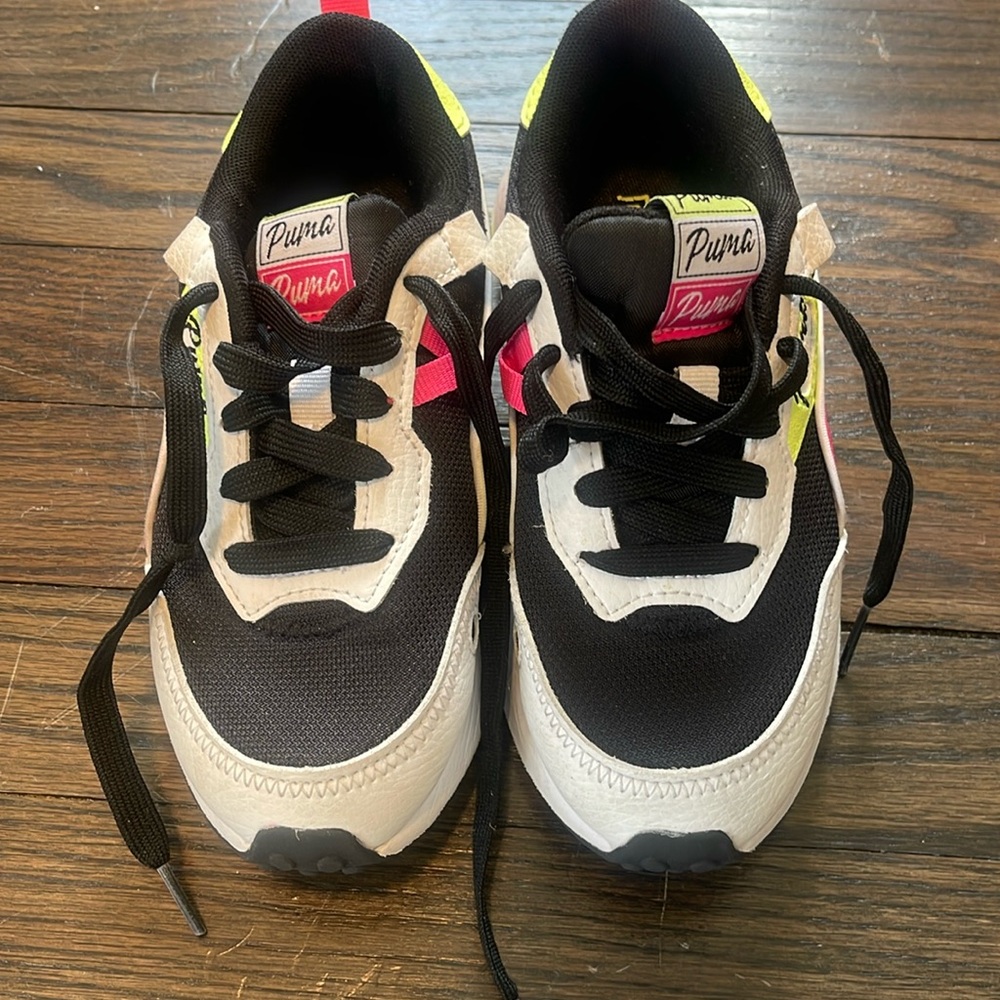Girl’s puma Shoes